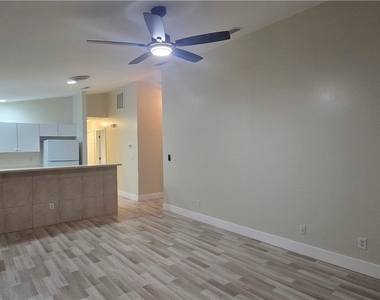 1013 Se 12th Terrace - Photo Thumbnail 4