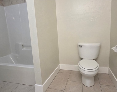 1013 Se 12th Terrace - Photo Thumbnail 14