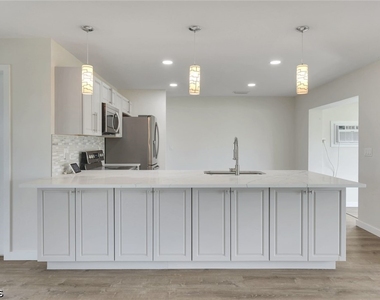 1202 Se 14th Terrace - Photo Thumbnail 6