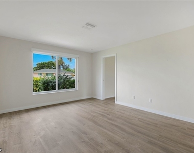 1202 Se 14th Terrace - Photo Thumbnail 9