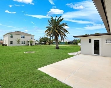1202 Se 14th Terrace - Photo Thumbnail 16