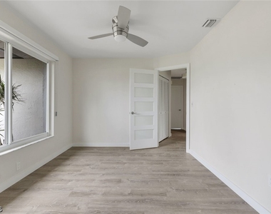 1202 Se 14th Terrace - Photo Thumbnail 13