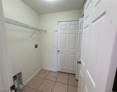 671 Dauphine Avenue S - Photo Thumbnail 14