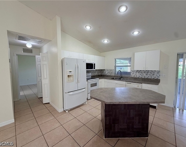 671 Dauphine Avenue S - Photo Thumbnail 3