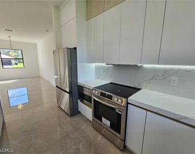 1211 Mckinley Avenue - Photo Thumbnail 12