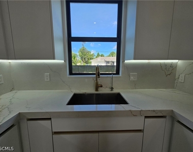 1211 Mckinley Avenue - Photo Thumbnail 11
