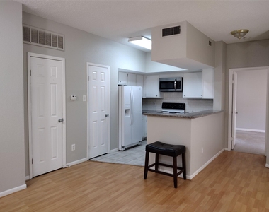 10855 Meadowglen Lane - Photo Thumbnail 3