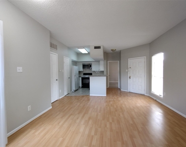 10855 Meadowglen Lane - Photo Thumbnail 2