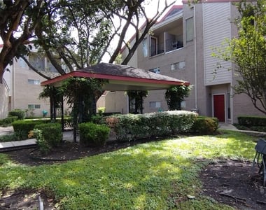 10855 Meadowglen Lane - Photo Thumbnail 6