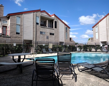 10855 Meadowglen Lane - Photo Thumbnail 7