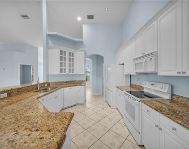 621 Nw 37th Avenue - Photo Thumbnail 16