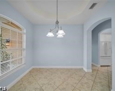 621 Nw 37th Avenue - Photo Thumbnail 7