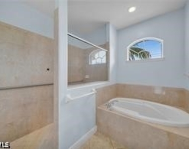 621 Nw 37th Avenue - Photo Thumbnail 28