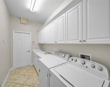 621 Nw 37th Avenue - Photo Thumbnail 18