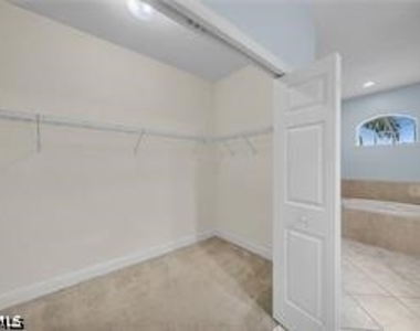 621 Nw 37th Avenue - Photo Thumbnail 23