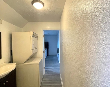 1127 Walling Street - Photo Thumbnail 10