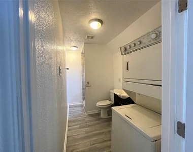 1127 Walling Street - Photo Thumbnail 14