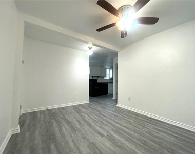 1127 Walling Street - Photo Thumbnail 3