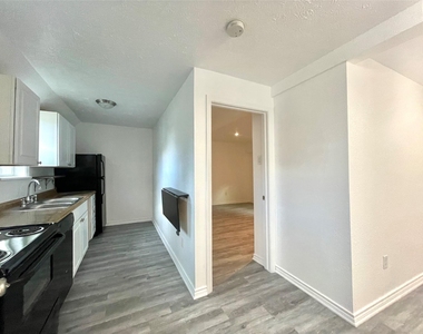 1127 Walling Street - Photo Thumbnail 4