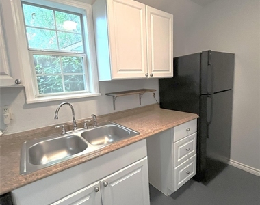 1127 Walling Street - Photo Thumbnail 5