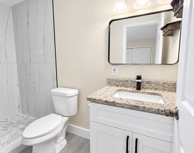 1111 Cherokee Avenue - Photo Thumbnail 12