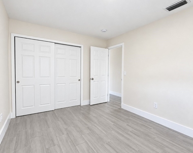 1111 Cherokee Avenue - Photo Thumbnail 9