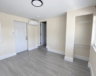 1111 Cherokee Avenue - Photo Thumbnail 15