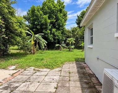 1111 Cherokee Avenue - Photo Thumbnail 17