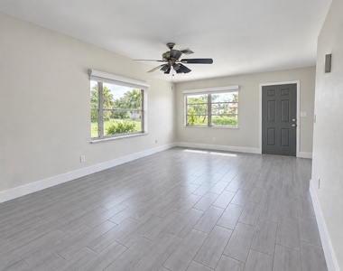 1111 Cherokee Avenue - Photo Thumbnail 2