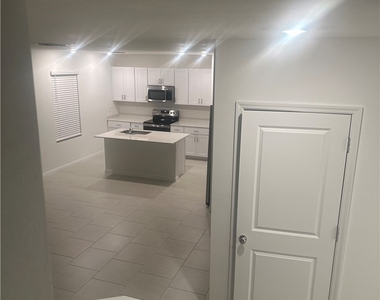 11610 Savanna Lakes Boulevard - Photo Thumbnail 3