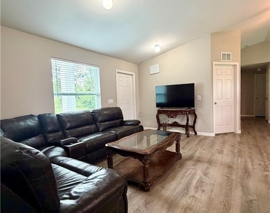 354 Mangonia Avenue - Photo Thumbnail 2