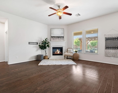 1527 Holly Chase Court - Photo Thumbnail 5
