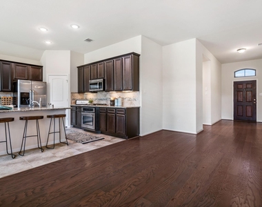 1527 Holly Chase Court - Photo Thumbnail 7