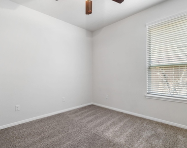 1527 Holly Chase Court - Photo Thumbnail 19