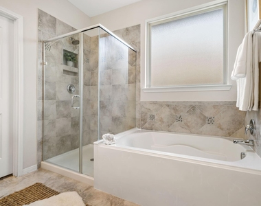 1527 Holly Chase Court - Photo Thumbnail 17