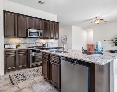 1527 Holly Chase Court - Photo Thumbnail 12