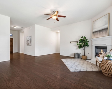 1527 Holly Chase Court - Photo Thumbnail 6