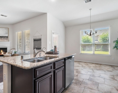 1527 Holly Chase Court - Photo Thumbnail 11