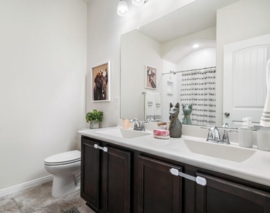 1527 Holly Chase Court - Photo Thumbnail 22
