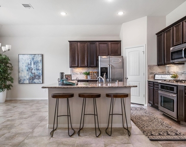 1527 Holly Chase Court - Photo Thumbnail 9