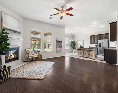 1527 Holly Chase Court - Photo Thumbnail 4