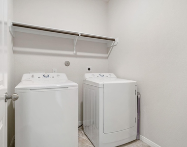 1527 Holly Chase Court - Photo Thumbnail 23