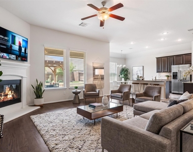 1527 Holly Chase Court - Photo Thumbnail 3