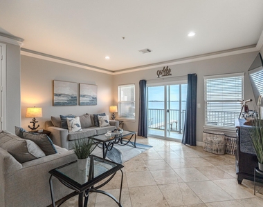 7039 Kingston Cove Lane - Photo Thumbnail 14