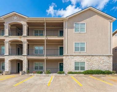 7039 Kingston Cove Lane - Photo Thumbnail 3