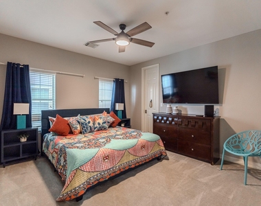7039 Kingston Cove Lane - Photo Thumbnail 23