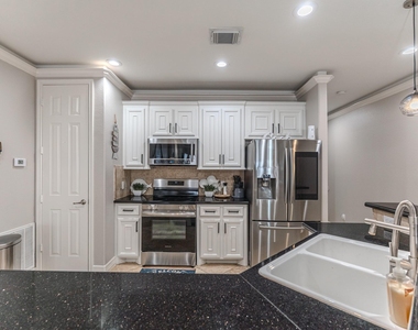 7039 Kingston Cove Lane - Photo Thumbnail 9
