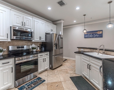 7039 Kingston Cove Lane - Photo Thumbnail 10