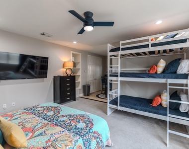 7039 Kingston Cove Lane - Photo Thumbnail 27