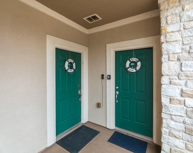 7039 Kingston Cove Lane - Photo Thumbnail 4